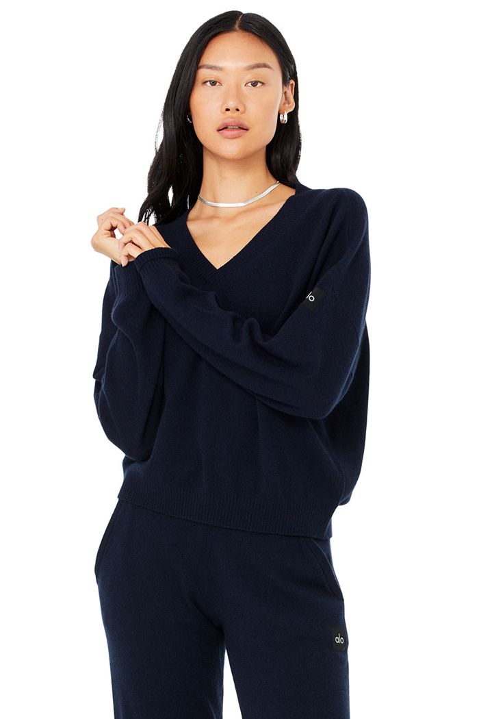 Navy Alo Yoga Cashmere Jet Set V-Neck Women's Pullover | 28069JFSH