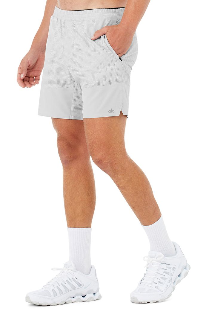 White Alo Yoga 7" Traction Men's Short | 37154FRVH