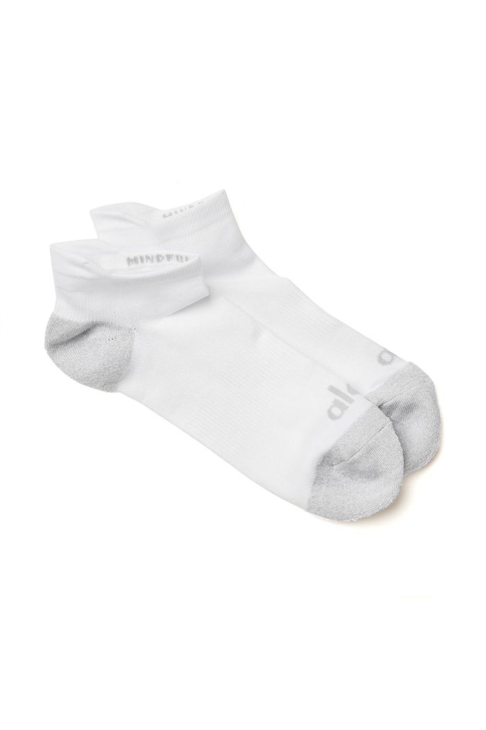 White Alo Yoga Performance Tab Men's Socks | 48059KBJU