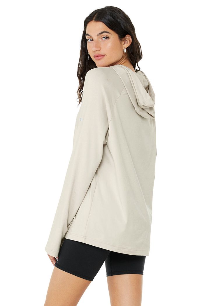 Beige Alo Yoga The Conquer Women's Hoodie | 95037GDTR