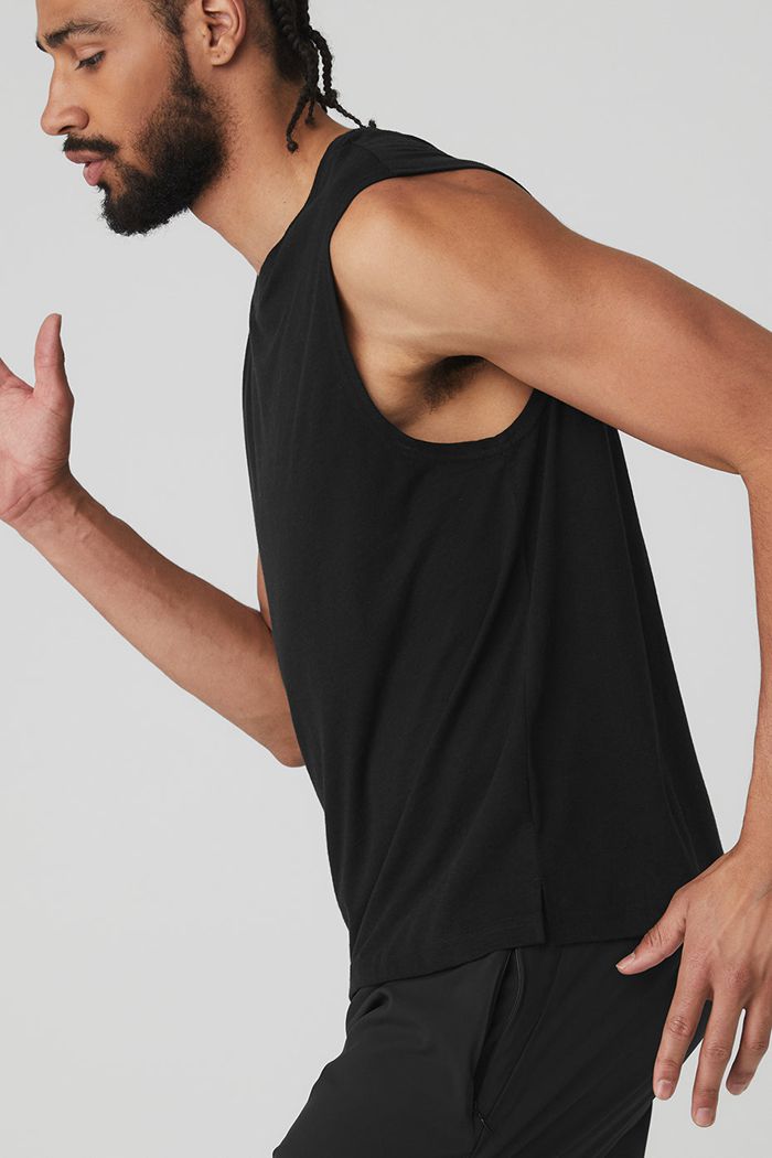 Black Alo Yoga The Triumph Muscle Men's Tank Tops | 81532LCZT