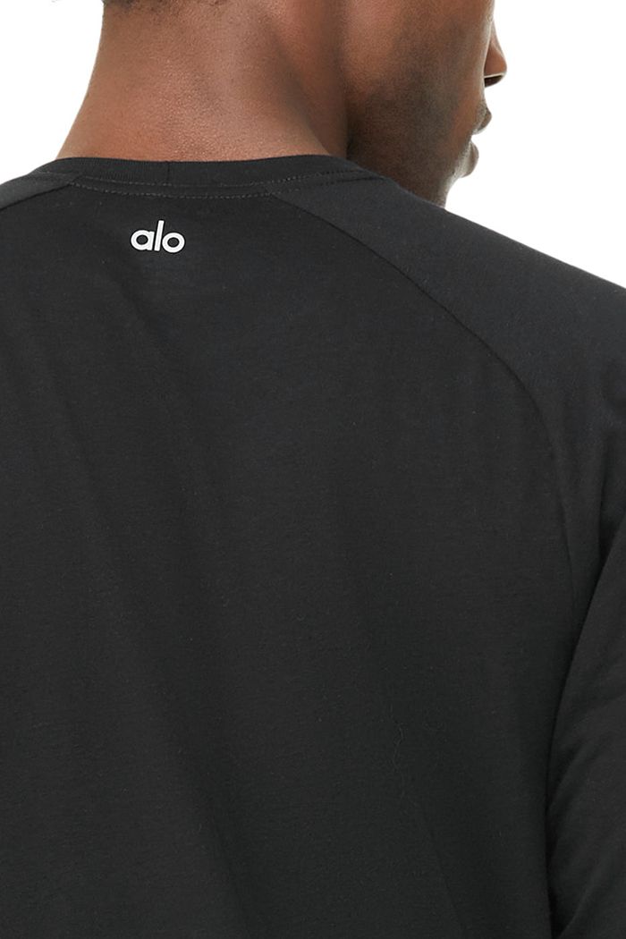 Black Alo Yoga Triumph Tee Men's Long Sleeve | 68910HCPM