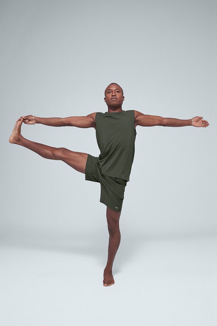 Dark Green Alo Yoga Idol Performance Men's Tank Tops | 79418IKJS