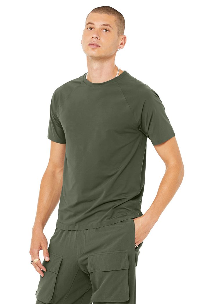 Dark Green Alo Yoga Idol Performance Tee Men\'s Short Sleeve | 82170VSAC