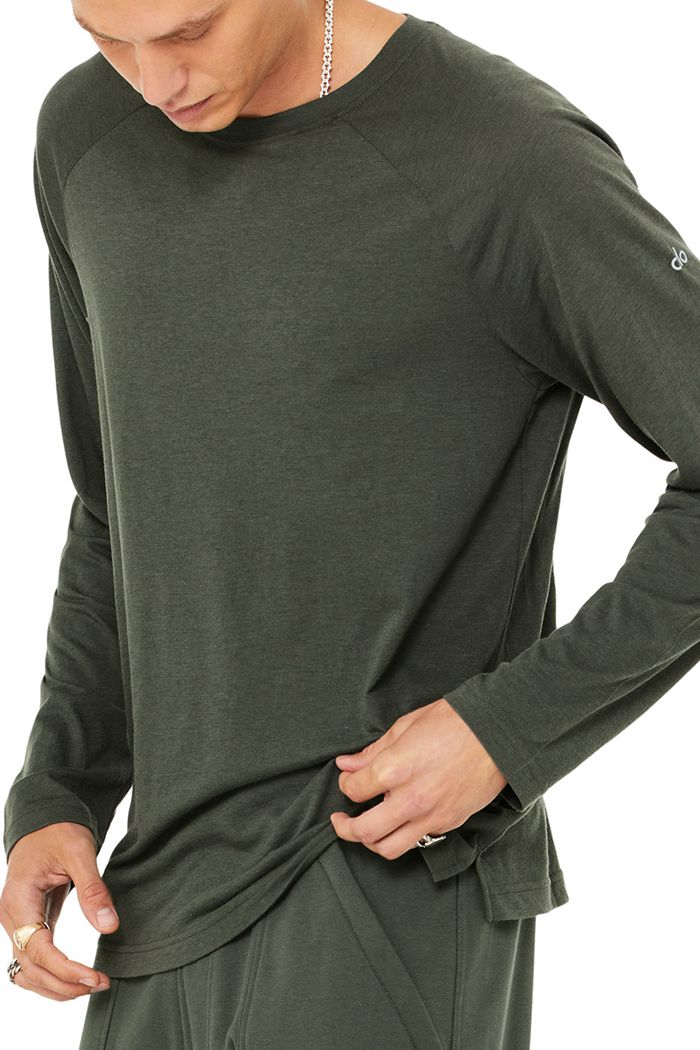 Dark Green Alo Yoga Triumph Tee Men's Long Sleeve | 87469USEL