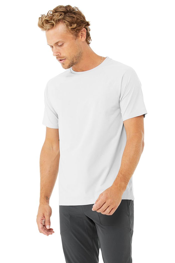 White Alo Yoga Idol Performance Tee Men's Short Sleeve | 86132LJMY